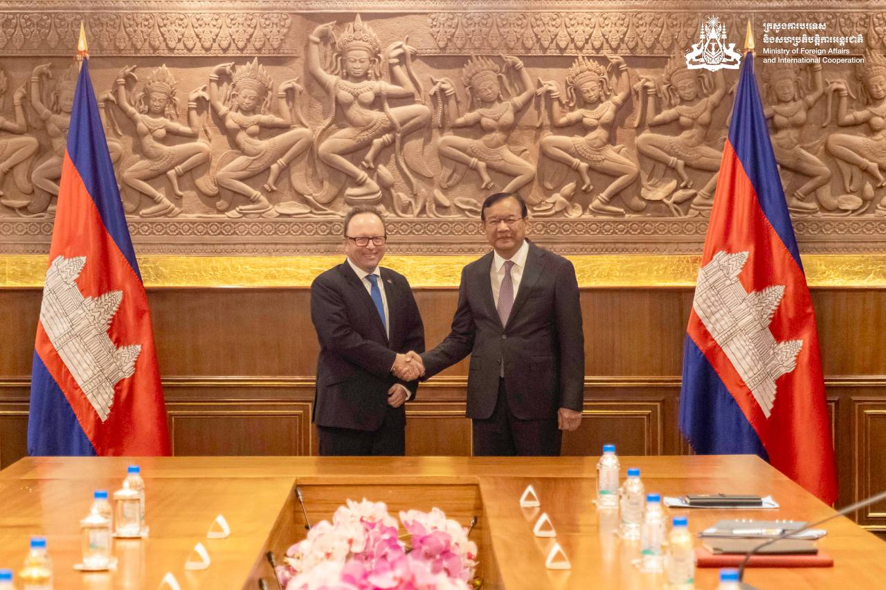 លោកឧបនាយករដ្ឋមន្ត្រី ប្រាក់ សុខុន&nbsp; និងលោក ស្ទេហ្វាន មីស៊ើរើ Stefan Messerer