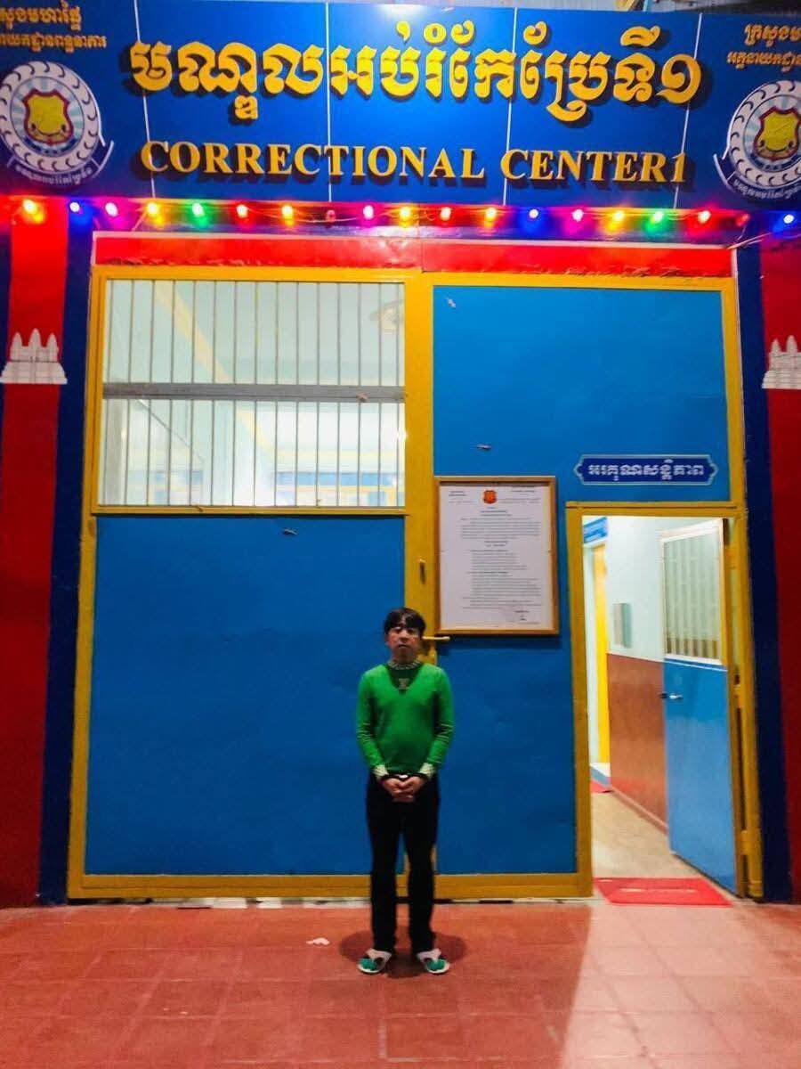 ឃាតក ស្រី ស៊ីណា ពេលត្រូវបញ្ជូនទៅពន្ធនាគារ