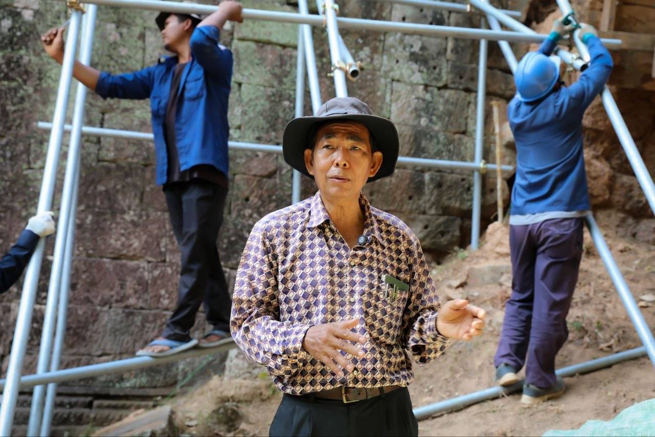 លោក ម៉ៅ សុខនី មន្ត្រីបច្ចេកទេសរបស់នាយកដ្ឋានអភិរក្សប្រាសាទ&nbsp;និងបុរាណវិទ្យា&nbsp; &nbsp;