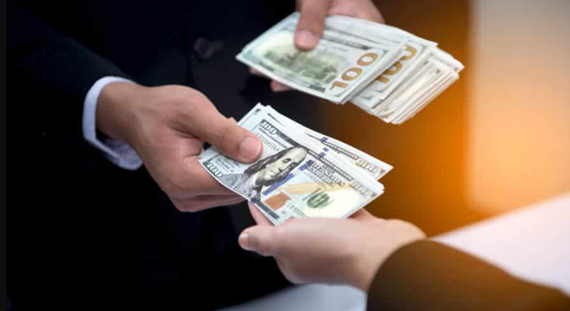 រូបតំណាង៖ ភាគីម្ខាង បង់លុយថ្លៃសេវាអ្វីមួយ ទៅភាគីម្ខាងទៀត។