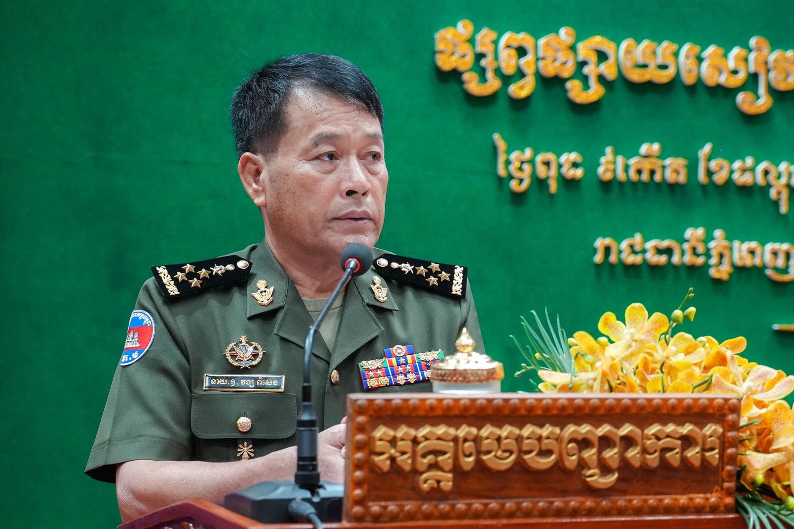 លោកនាយឧត្តមសេនីយ៍ វង្ស ពិសេន