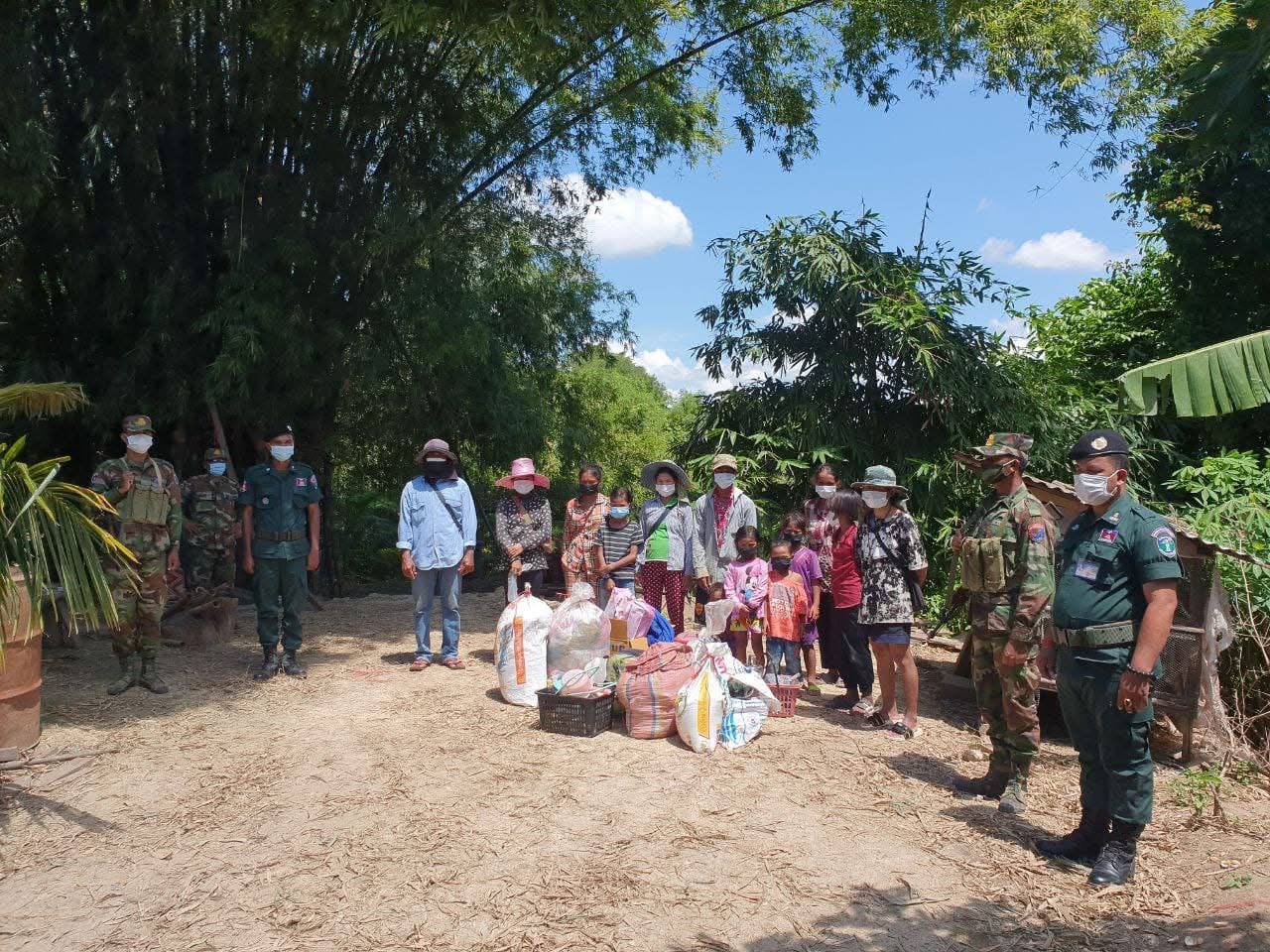 ពលរដ្ឋដែលត្រូវបានអាជ្ញាធរប្រទេសជិតខាងបញ្ជូនមកកម្ពុជាវិញ។ រូបភាព៖ឯកសារ