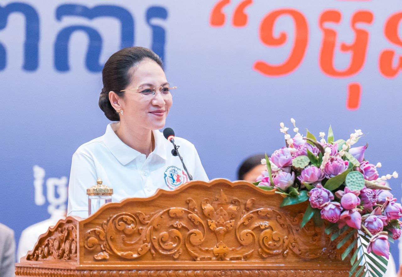 លោកជំទាវបណ្ឌិត ពេជ ចន្ទមុន្នី ហ៊ុនម៉ាណែត