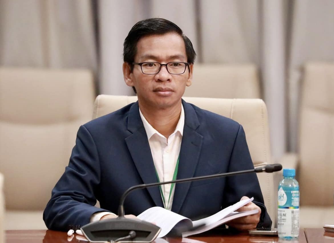 លោក ទូច សុខៈ