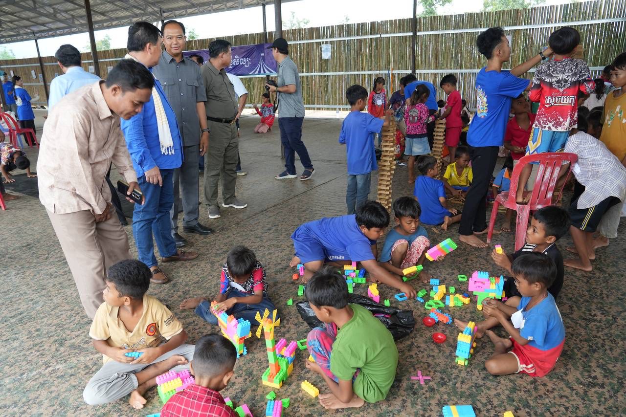 ពលរដ្ឋរងគ្រោះតាមបណ្តោយព្រំដែនកម្ពុជា-ថែ កំពុងភៀសសឹកនៅជំរំសុវត្ថិភាព។ ប្រភព៖មន្ទីរព័ត៌មានខេត្តព្រះវិហារ៕