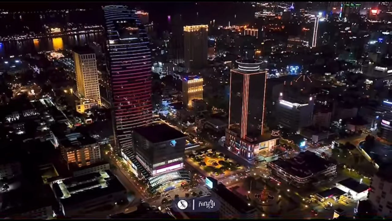 រាជធានីភ្នំពេញពេលរាត្រ (រូបពីវីដេអូ៖ កណ្តៀវ)&nbsp;