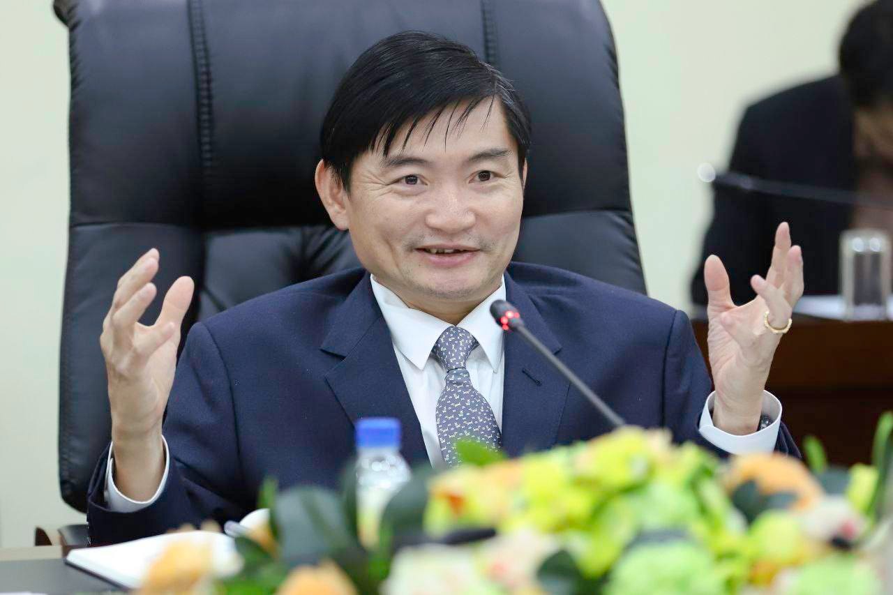 លោក ហេង សួរ រដ្ឋមន្ត្រីក្រសួងការងារ និងបណ្តុះបណ្តាលវិជ្ជាជីវៈ&nbsp;