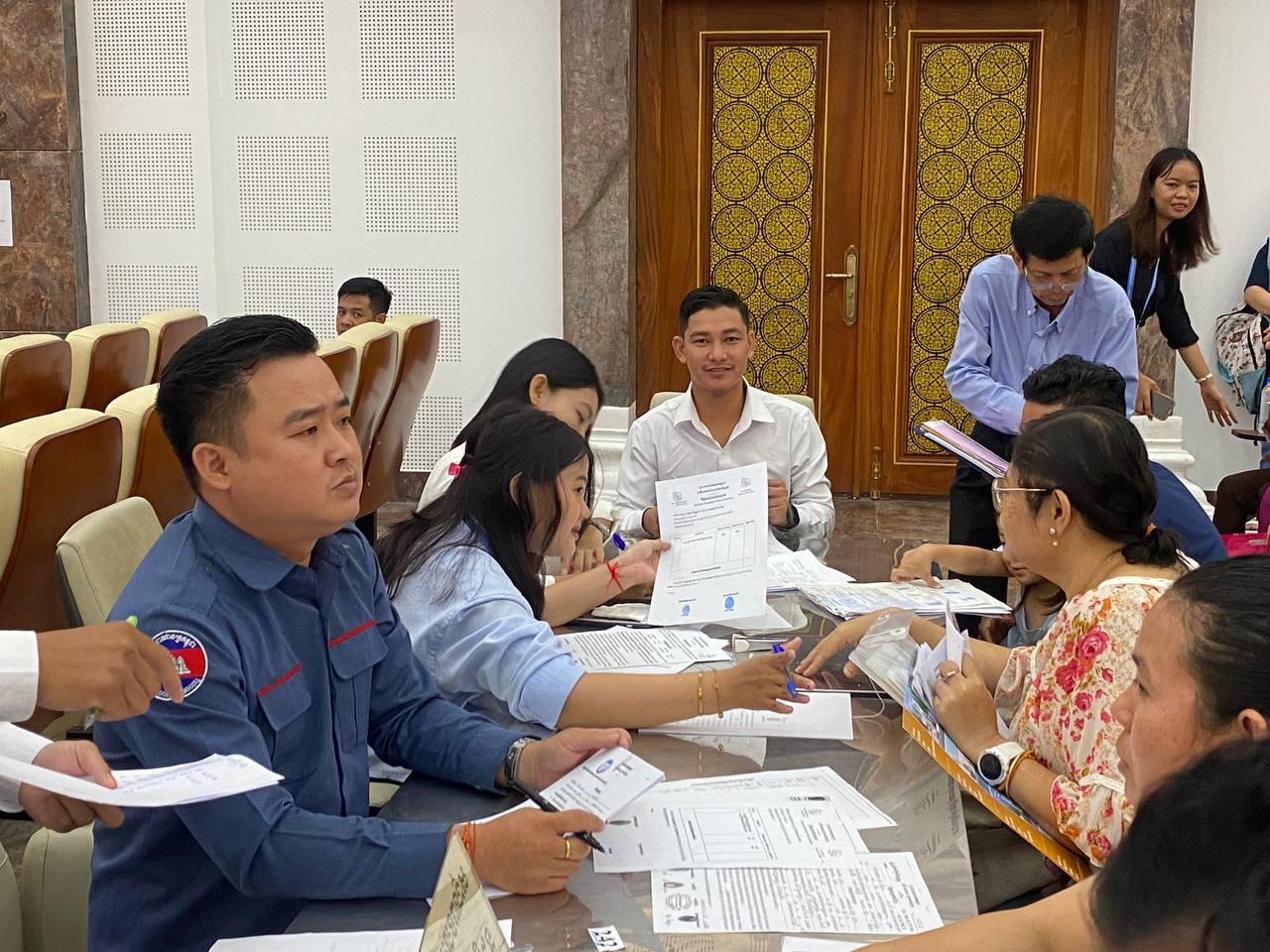 រូបភាព៖ ពលរដ្ឋរងគ្រោះក្នុងបុរី ខេភី ម៉ន ដានី គម្រោងទី២៩ ទៅធ្វើបច្ចុប្បន្នភាពនៅ ក្រសួងរៀបចំដែនដី នគរូបនីយកម្ម និងសំណង់