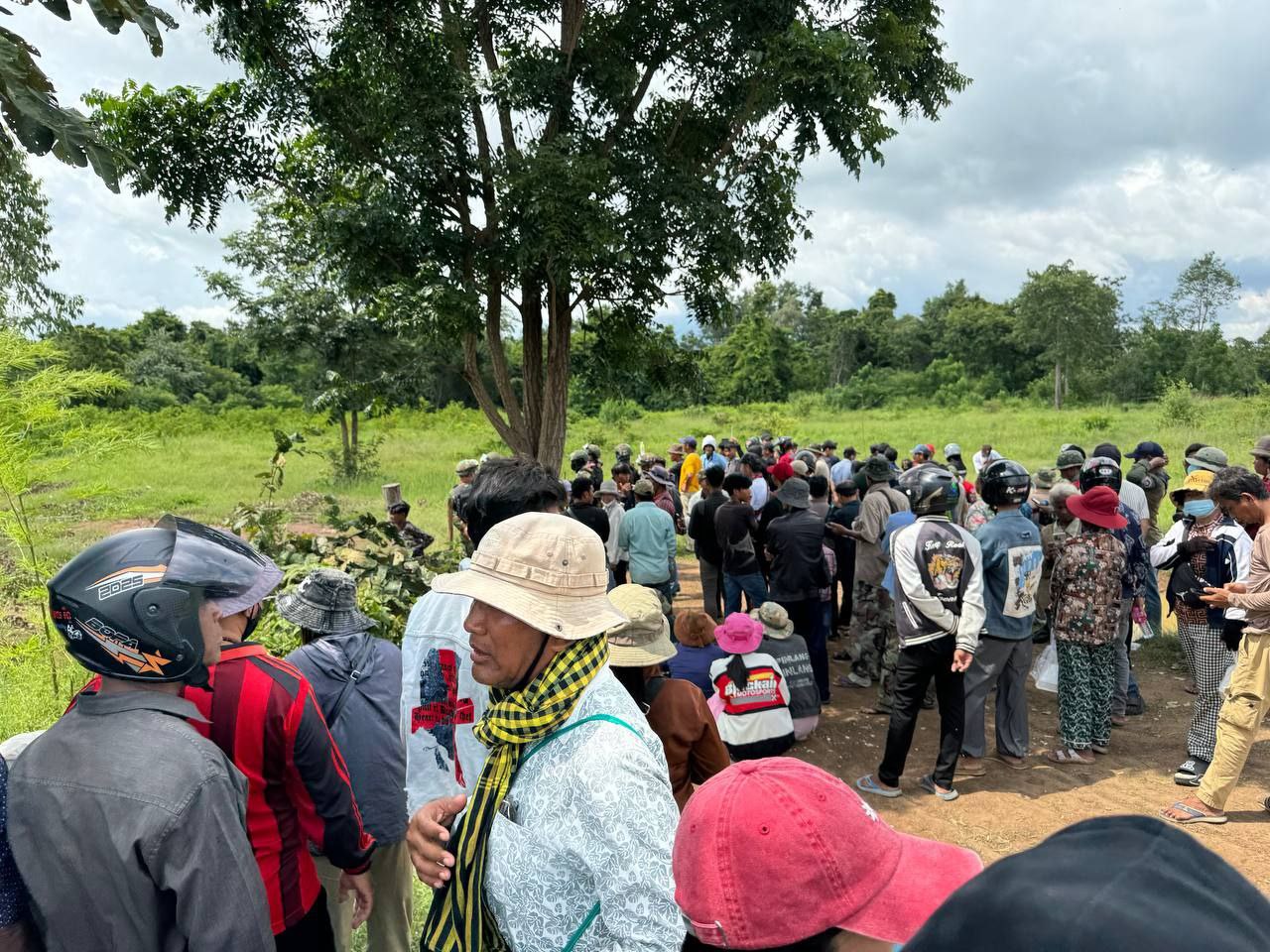 ពលរដ្ឋកម្ពុជានាំគ្នាឈរការពារទឹកដីរបស់ខ្លួន ពីការឈ្លានពានរបស់ថៃ