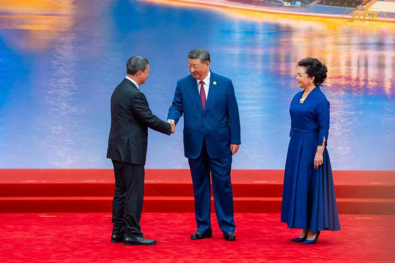 សម្ដេចធិបតី ហ៊ុន ម៉ាណែត នាយករដ្ឋមន្រ្តីនៃកម្ពុជា និង លោក ស៊ី ជីនពីង ប្រធានាធិបតីចិន និងលោកជំទាវ។