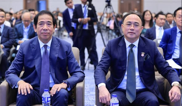 លោក គង់ វិបុល និងលោក គិត ម៉េង