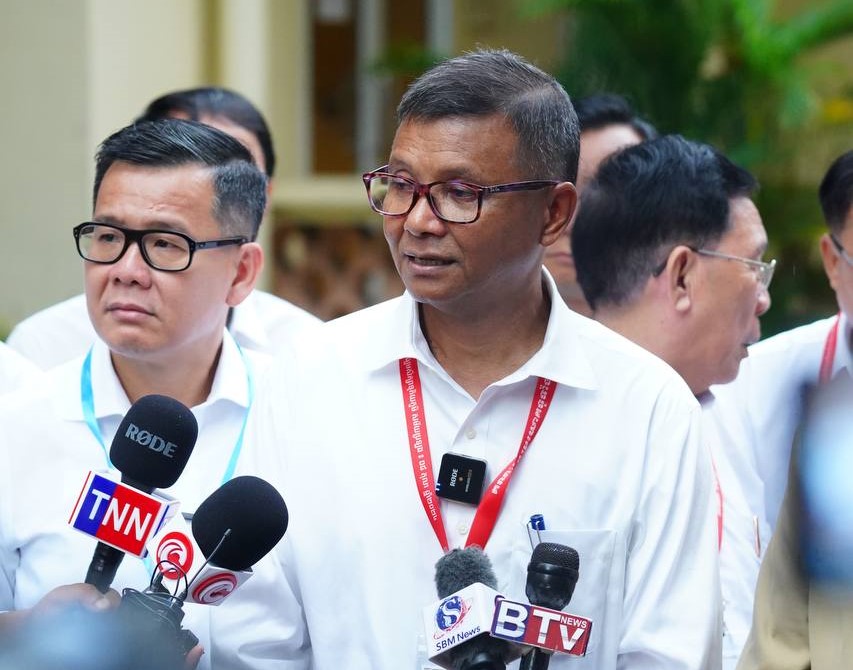 លោកឧបនាយករដ្ឋមន្រ្តី ហង់ជួន ណារ៉ុន&nbsp;រដ្ឋមន្រ្តីក្រសួងអប់រំ យុវជន និងកីឡា

