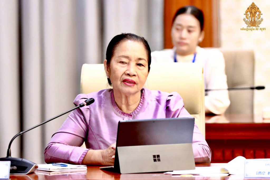 លោកស្រី ជូ ប៊ុនអេង រដ្ឋលេខាធិការក្រសួងមហាផ្ទៃ និងជាអនុប្រធានអចិន្ត្រៃយ៍គណៈកម្មាធិការជាតិប្រយុទ្ធប្រឆាំងអំពើជួញដូរមនុស្ស (គ.ជ.ប.ជ)។
