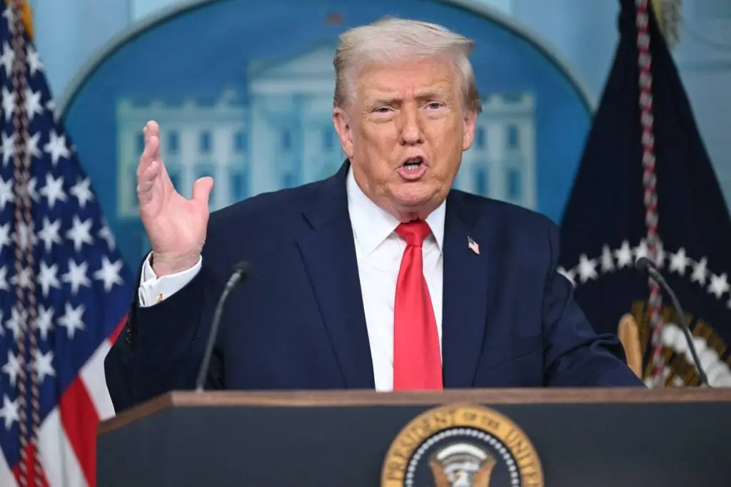 ប្រធានាធិបតី ដូណាល់ ត្រាំ