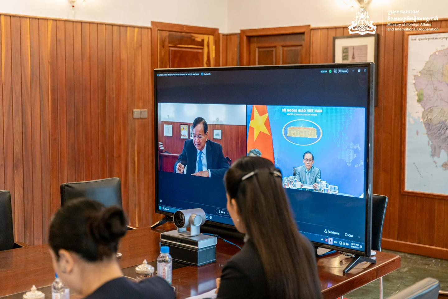 &nbsp; ជំនួបតាមប្រព័ន្ធវីដេអូជាមួយ&nbsp;លោកឧបនាយករដ្ឋមន្ត្រី ប្រាក់ សុខុន&nbsp;រដ្ឋមន្ត្រីក្រសួងការបរទេសកម្ពុជា ជាមួយ លោក ឡេ ហើយជុង