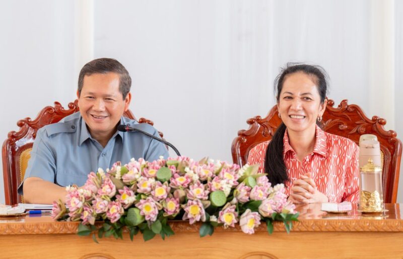 សម្តេចធិបតី ហ៊ុនម៉ាណែត នាយករដ្ឋមន្រ្តី និងស្ត្រីទី១នៃកម្ពុជា លោកជំទាវបណ្ឌិត ពេជ ចន្ទមុន្នី ហ៊ុន ម៉ាណែត