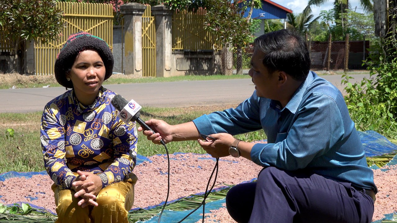 អ្នកស្រី ឈុន គឺមយាន ពេលផ្តល់បទសម្ភាស