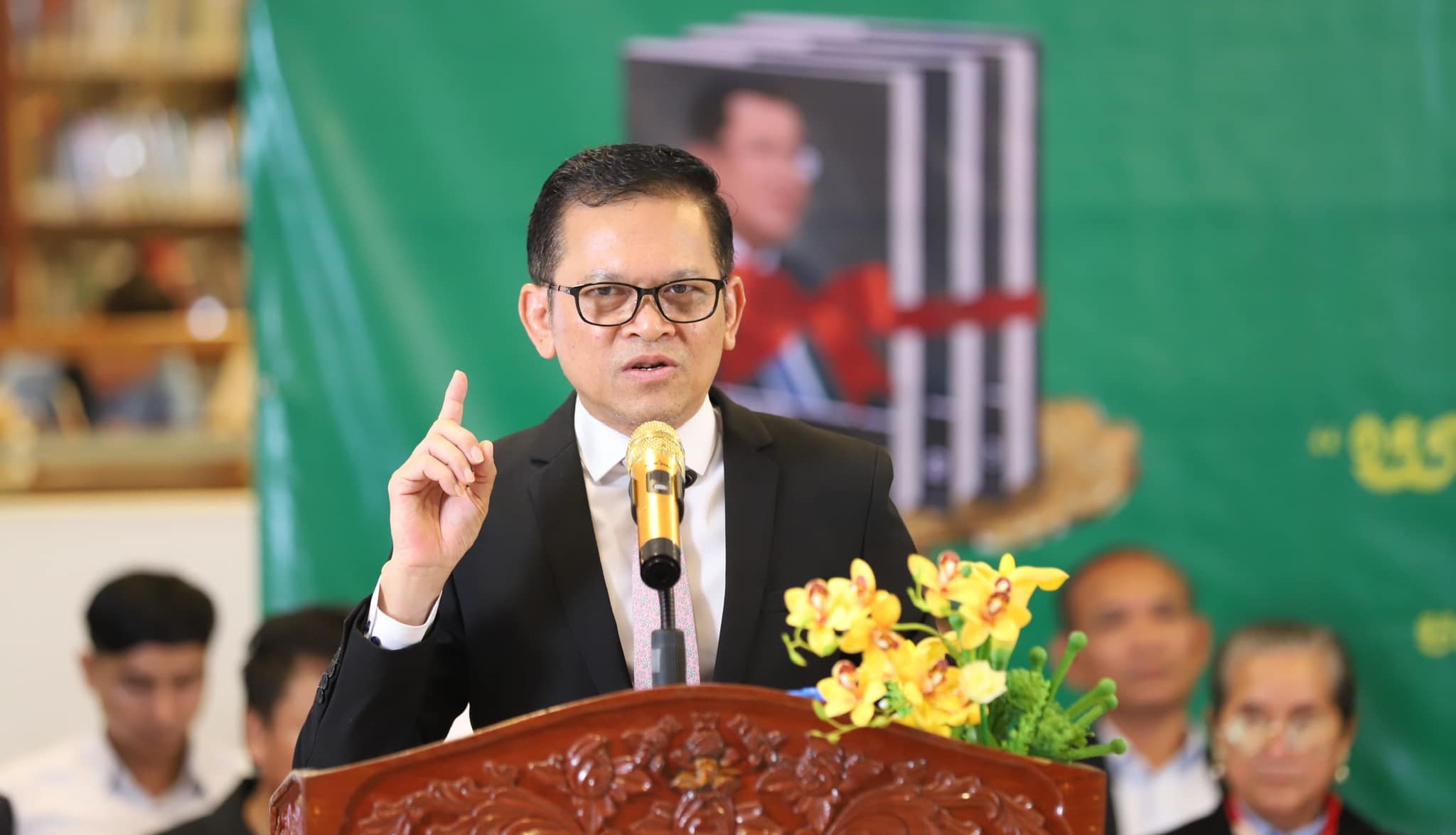 លោក ប៉ែន បូណា&nbsp;រដ្ឋមន្រ្តីប្រតិភូអមនាយករដ្ឋមន្រ្តី និងជាប្រធានអង្គភាពអ្នកនាំពាក្យរាជរដ្ឋាភិបាល