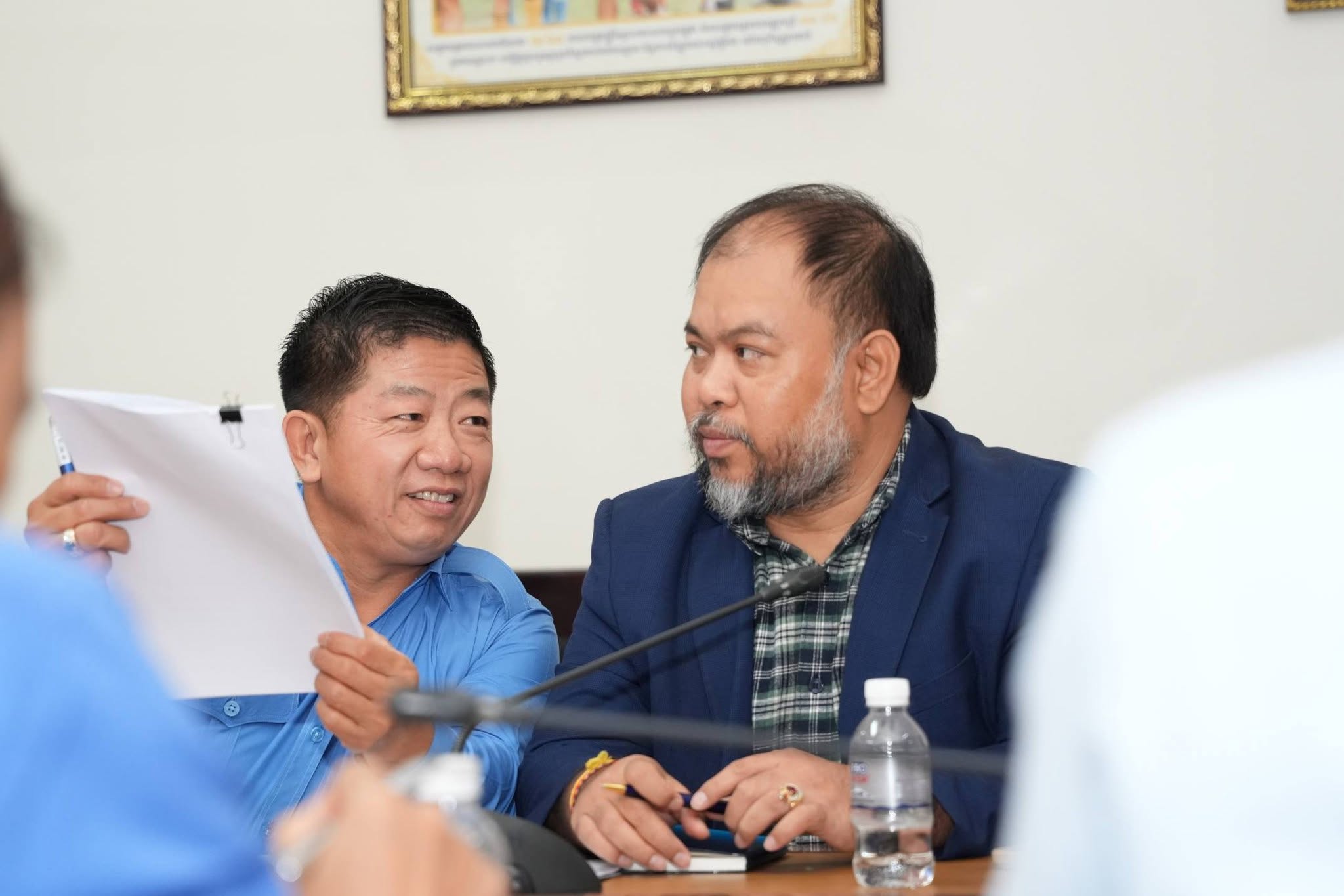 លោក ហេង សុខឃន ប្រធានសហព័ន្ធកីឡាឃីកបុកស៊ីងកម្ពុជា និងលោក ថមមី គីម