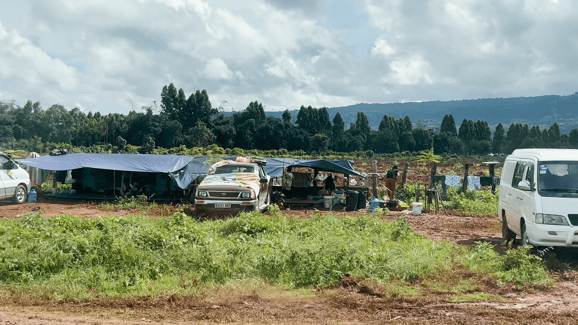 ប្រជាពលរដ្ឋខ្មែរ ផ្អើលនាំគ្នាទៅបោះតង់នៅដីលោកខឹម វាសនា