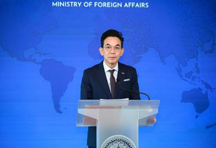លោក នីករតេជ ប្លាងកូរ (นาย นิกรเดช พลางกูร) ឯកអគ្គរាជទូតថៃ ប្រចាំប្រទេសបារាំង