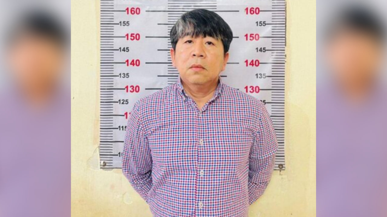 ឃាតក ស្រី ស៊ីណា ពេលសមត្ថកិច្ចចាប់វាស់កម្ពស់