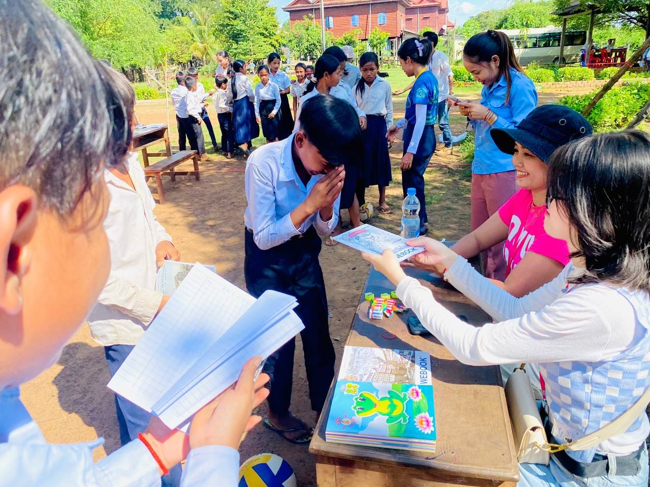 ប្រភព៖ ទិវាផ្តល់ក្តីស្រឡាញ់ចំពោះកុមារ