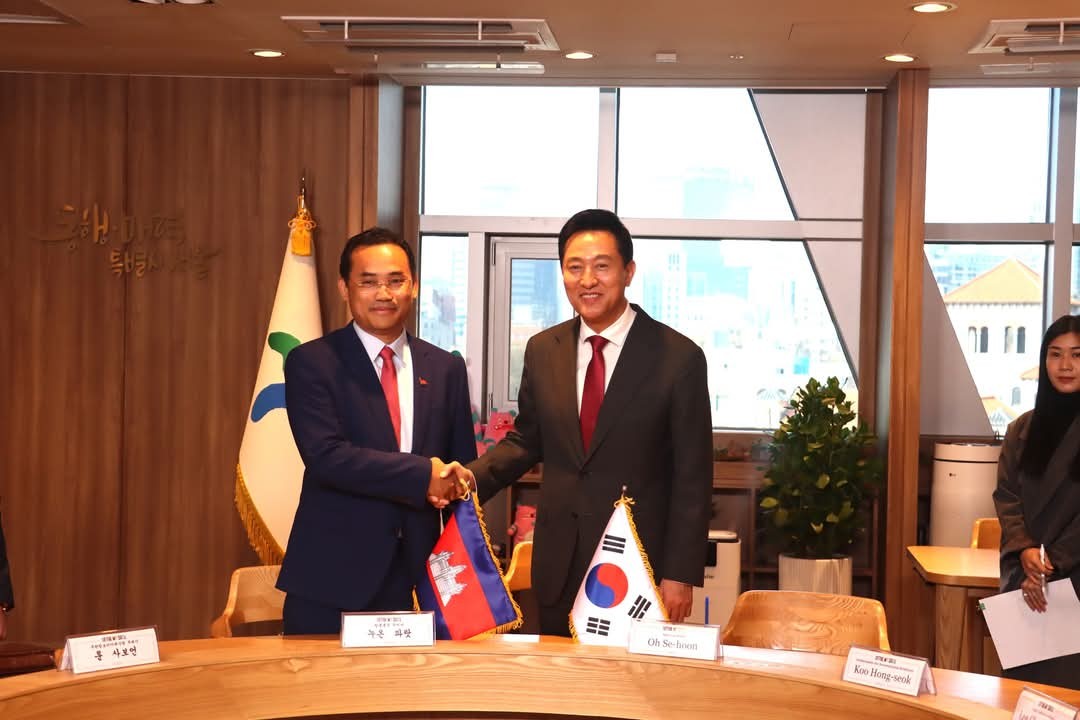 លោក នួន ផារ័ត្ន និងលោក អូ​ សេហ៊ូន អភិបាលរដ្ឋធានីសេអ៊ូល នៃសាធារណរដ្ឋកូរ៉េ&nbsp;