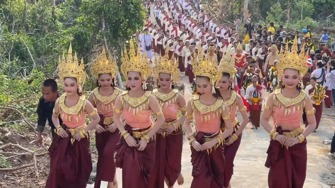 រូបភាព៖ ភាគីថៃឡើងទៅធ្វើទៅធ្វើពិធីសាសនាលើប្រាសាទតាក្រីក្នុងទឹកដីកម្ពុជា៕