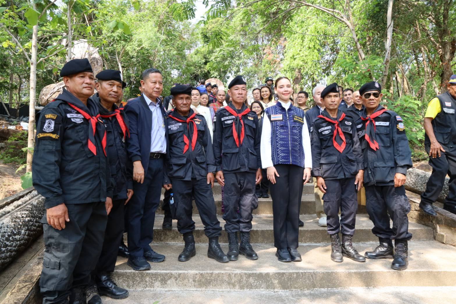 រូបភាព៖ ភាគីថៃឡើងទៅធ្វើទៅធ្វើពិធីសាសនាលើប្រាសាទតាក្រីក្នុងទឹកដីកម្ពុជា៕