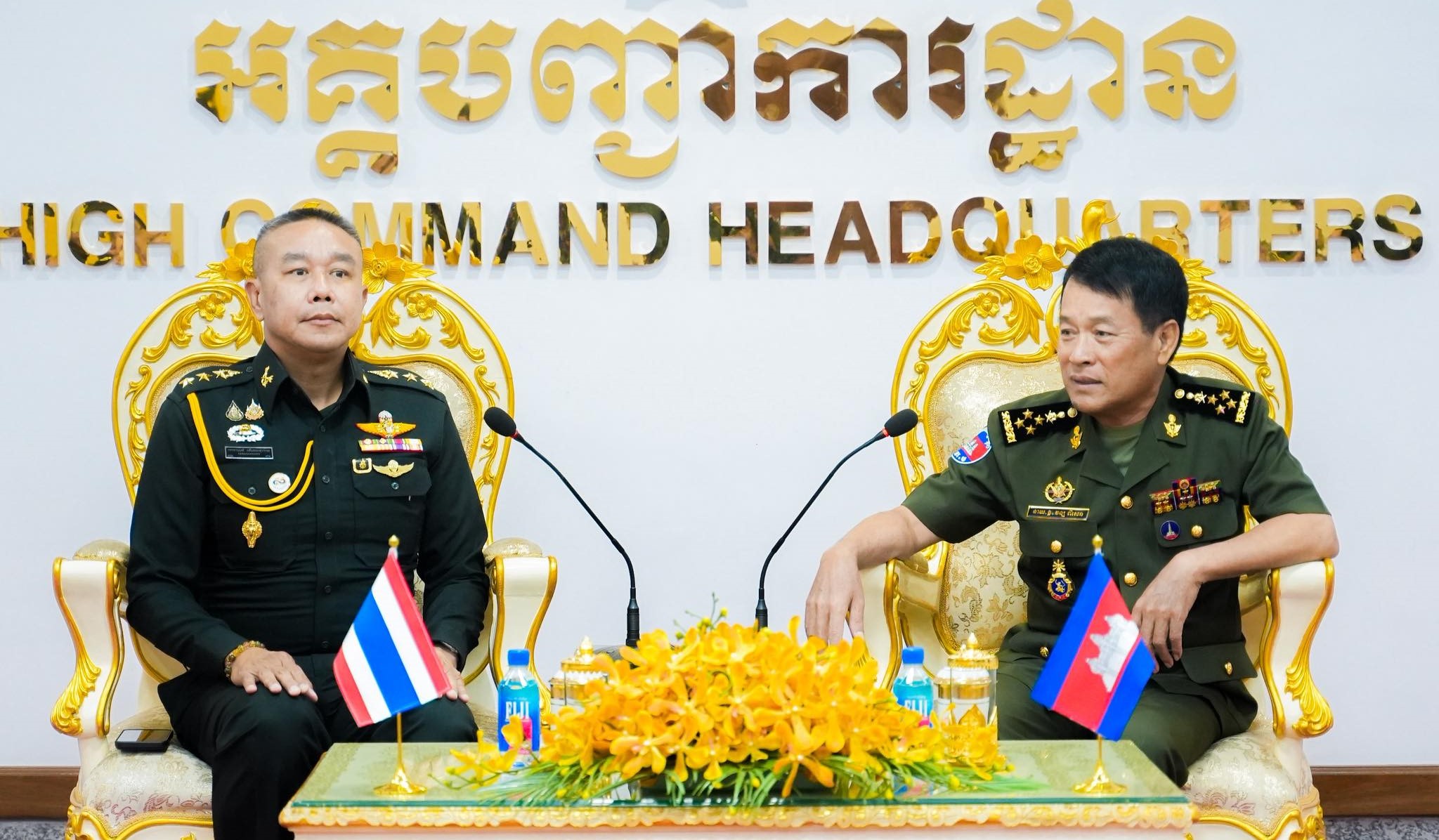 លោក កនវ៉ារ៉ានុន ក្លុនព្រំសុវណ្ណ (Kornwaranon Klunpromsuwan) និងលោក វង្ស ពិសេន