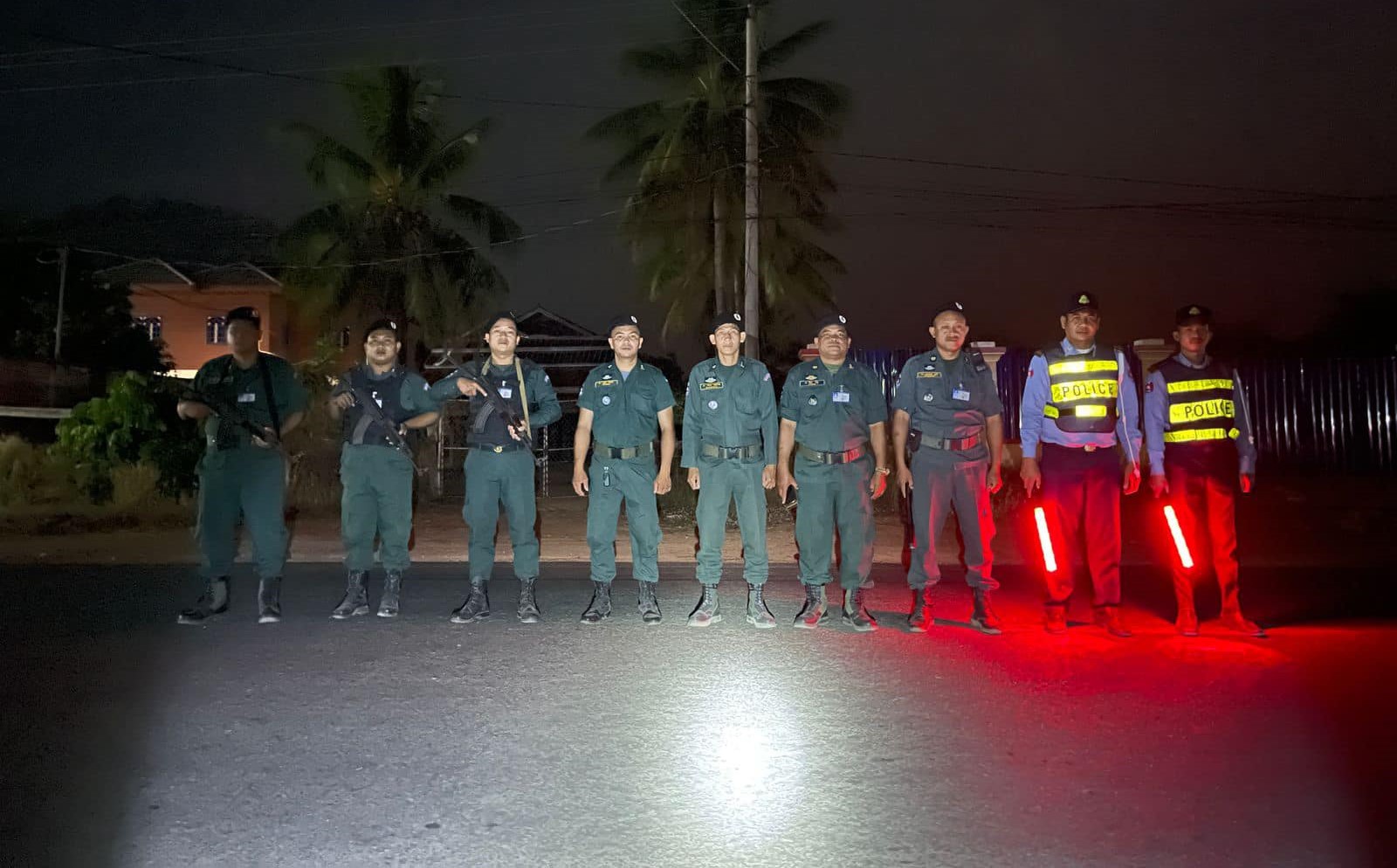 ប៉ូលិសស្រុកសំឡូតចេញបំពេញការងារពេលយប់