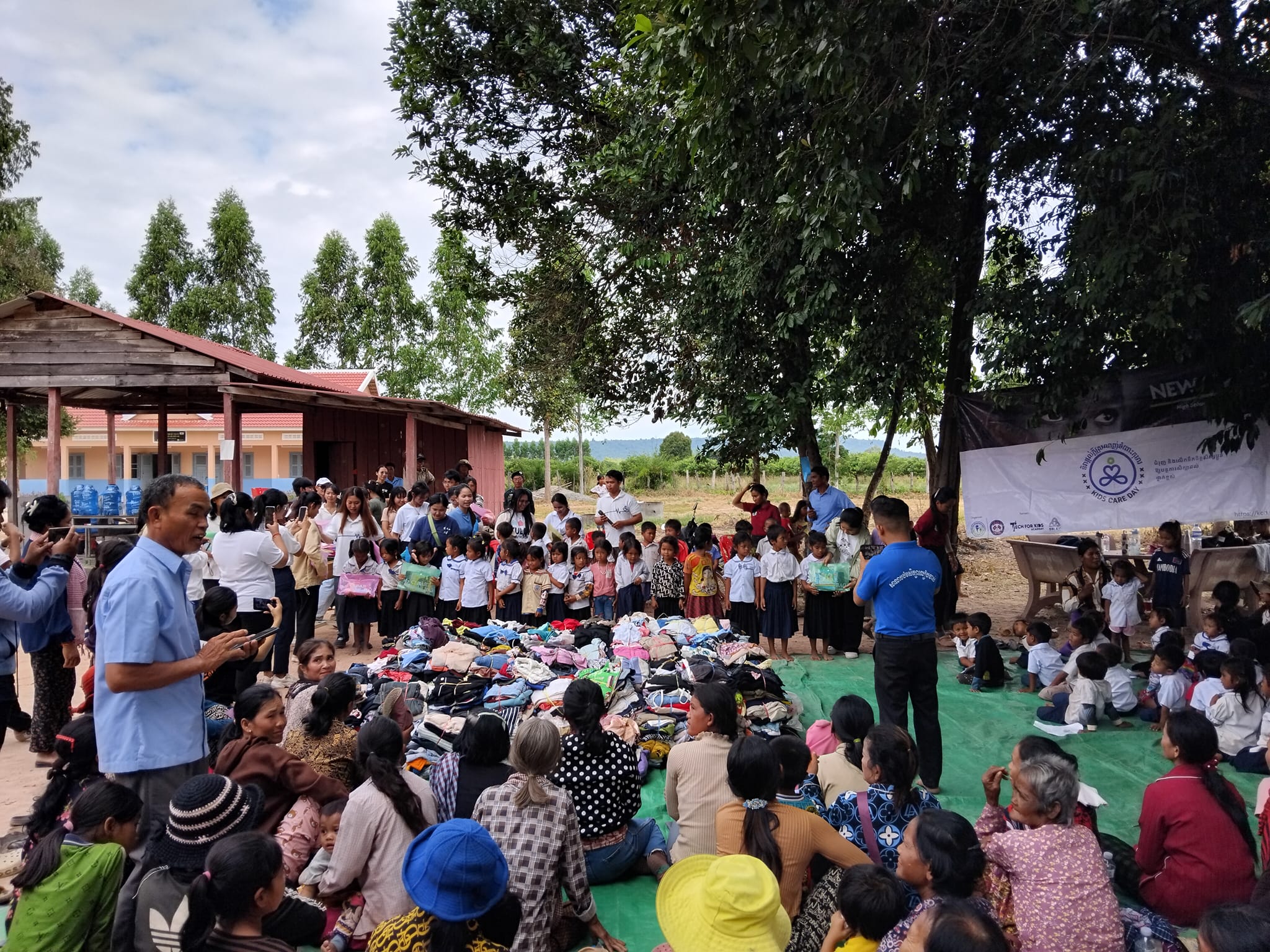 ប្រភព៖ ទិវាផ្តល់ក្តីស្រឡាញ់ចំពោះកុមារ