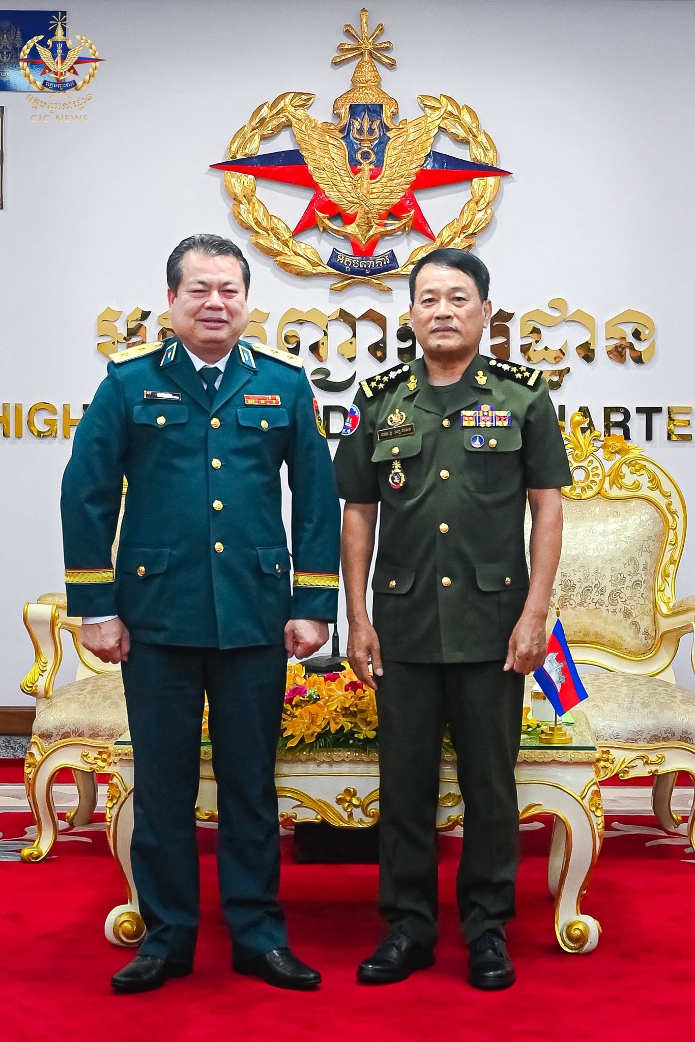 លោកឧត្តមសេនីយ៍ទោ វូ ហុងសឺន (VU HONG SON) ក្នុងជំនួបផ្ទាល់មុខជាមួយ លោកនាយឧត្តមសេនីយ៍ វង្ស ពិសេន មេបញ្ជាការនៃកងយោធពលខេមរភូមិន្ទកម្ពុជា នៅរាជធានីភ្នំពេញ៕