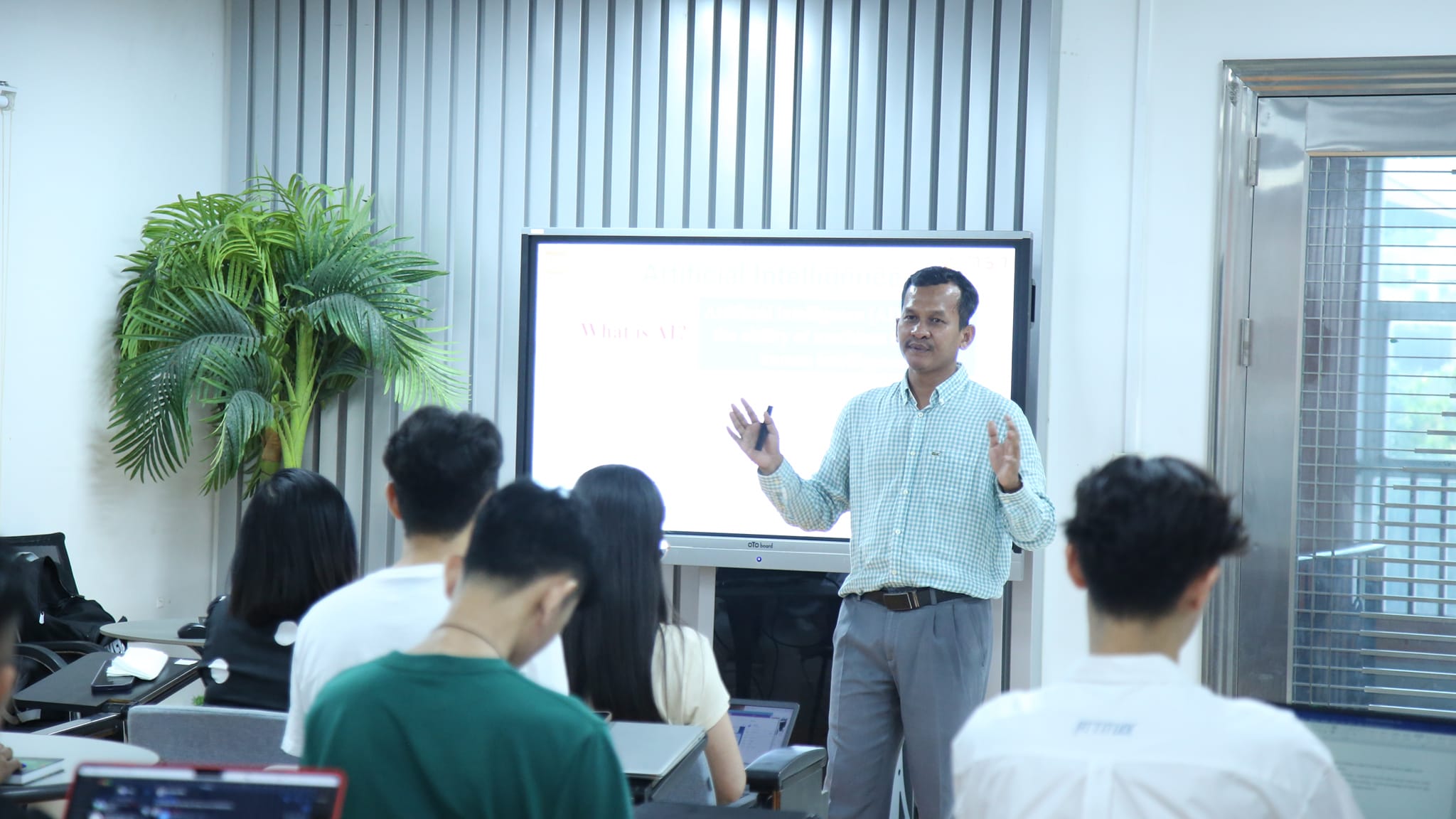 លោក សេក សុជាតិ អ្នកប្រឹក្សាយោបល់ផ្នែកអភិវឌ្ឍន៍ផ្នត់គំនិត និងការស្រាវជ្រាវ&nbsp;
