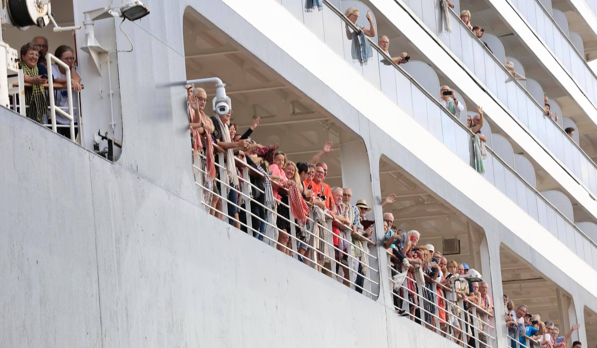 អ្នកទេសចរលើនាវា&nbsp;Westerdam