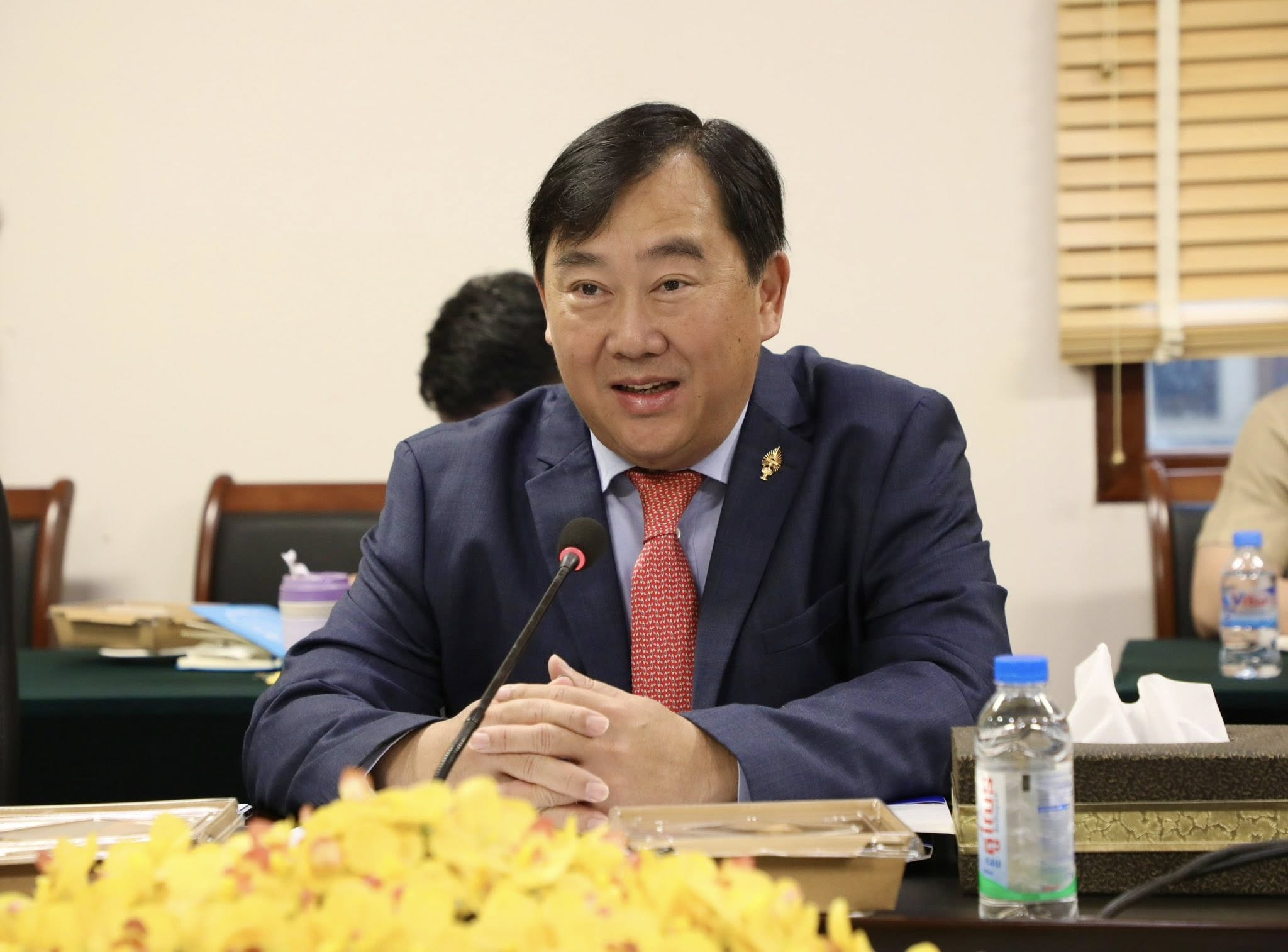 លោក សួស យ៉ារ៉ា ប្រធានគណៈកម្មការកិច្ចការបរទេស និងព័ត៌មាននៃរដ្ឋសភាកម្ពុជា។