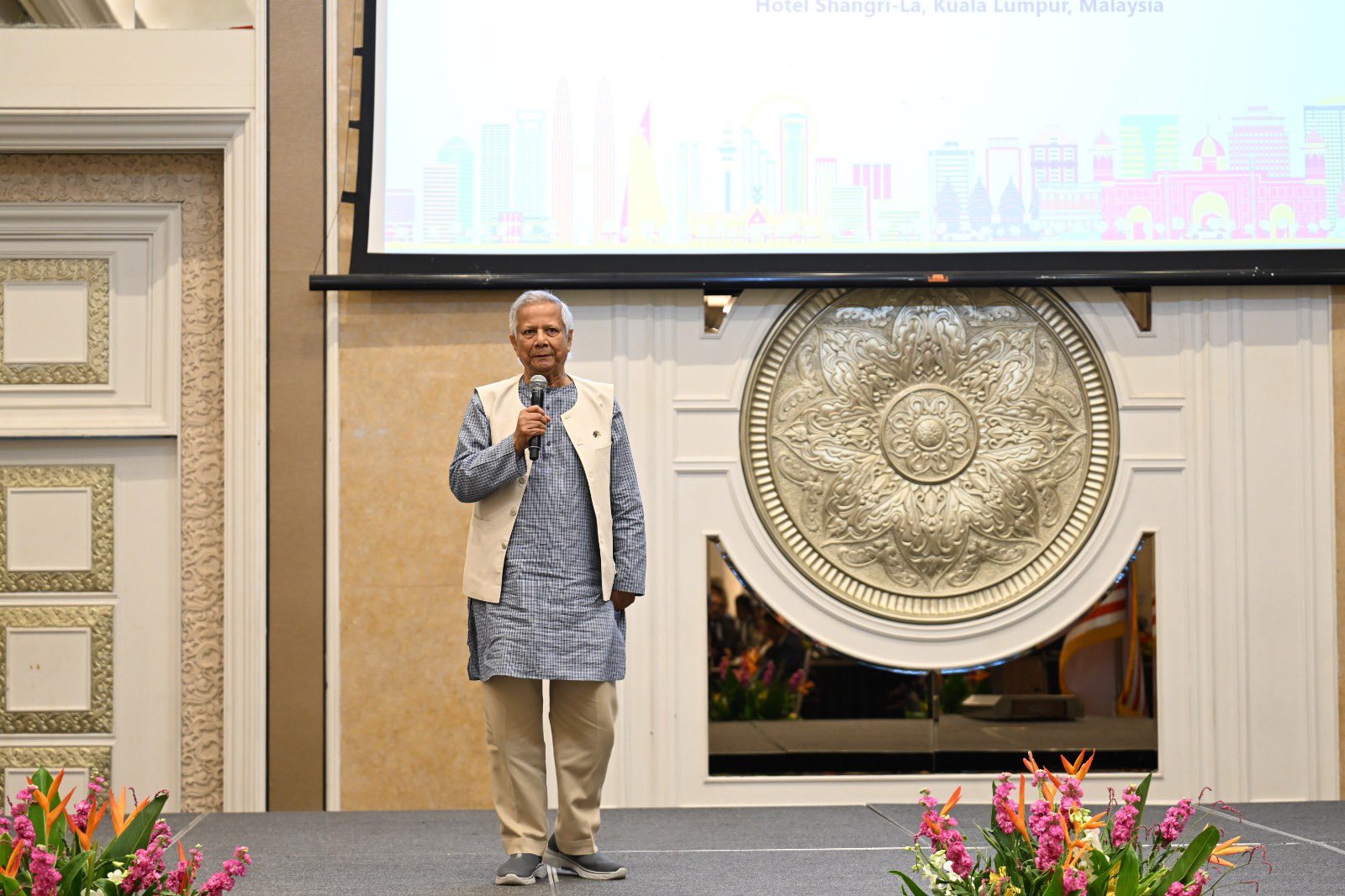 លោក មហាម៉ាដ យូនុស