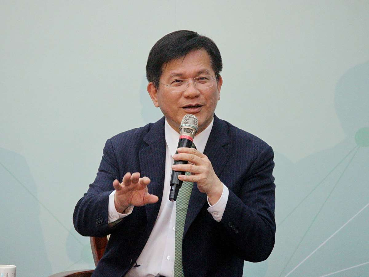 លោក លីន ជាឡុង
