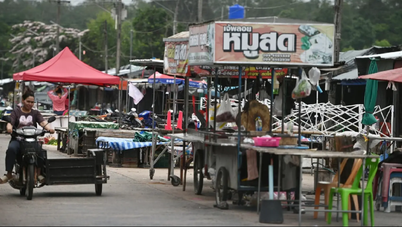 ទិដ្ឋភាពនៃការប្រកបរបរចិញ្ចឹមជីវិតរបស់ប្រជាពលរដ្ឋថៃនៅតាមព្រំដែនជាប់កម្ពុជា។