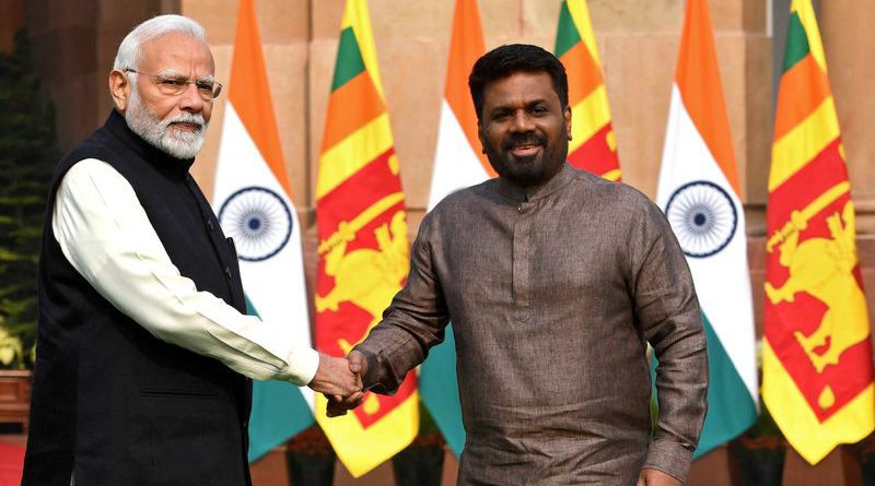 លោក ណារិនដ្រា ម៉ូឌី​ (ឆ្វេង) និងលោក&nbsp;អានូរ៉ា គូម៉ារ៉ា