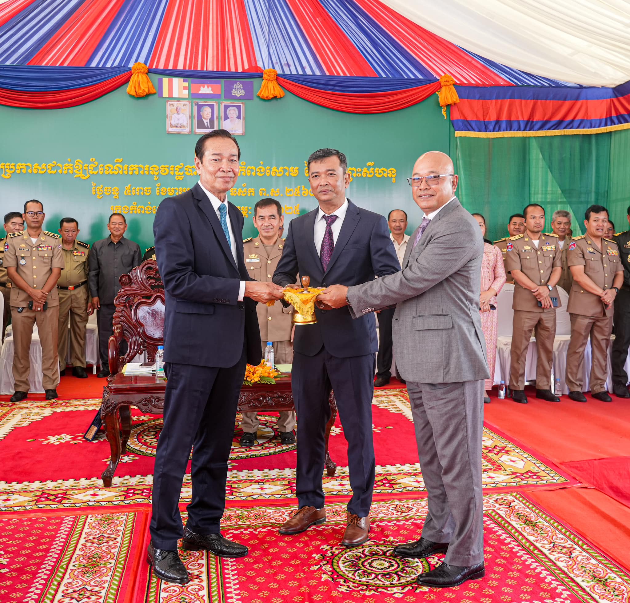 &nbsp; &nbsp; &nbsp; &nbsp; &nbsp; &nbsp; &nbsp; &nbsp; &nbsp; &nbsp;លោក នួន ប៊ុនថុល រាប់ពីឆ្វេងដៃទៅ ទី៣&nbsp;