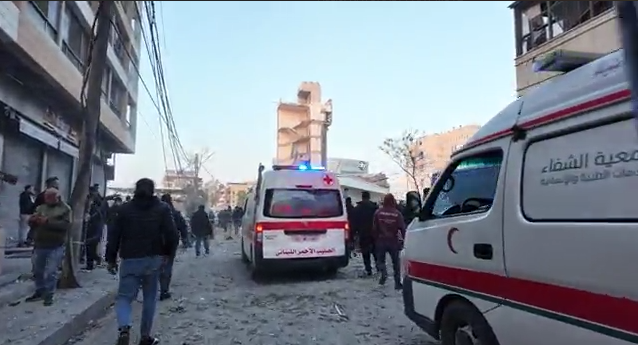 រថយន្តសង្គ្រោះ ទៅយកជនរង់គ្រោះ បន្ទាប់ពីការទម្លាក់គ្រាប់របស់អាម៉េរិក-អ៊ីស្រាអែលលើអ៊ីរ៉ង់។&nbsp;