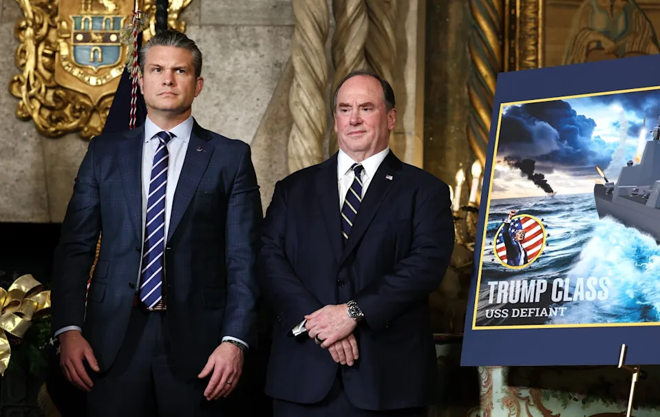 លោក ភិត ហេកសិត (ឆ្វេង) និងលោក&nbsp;ចន ភីឡាន