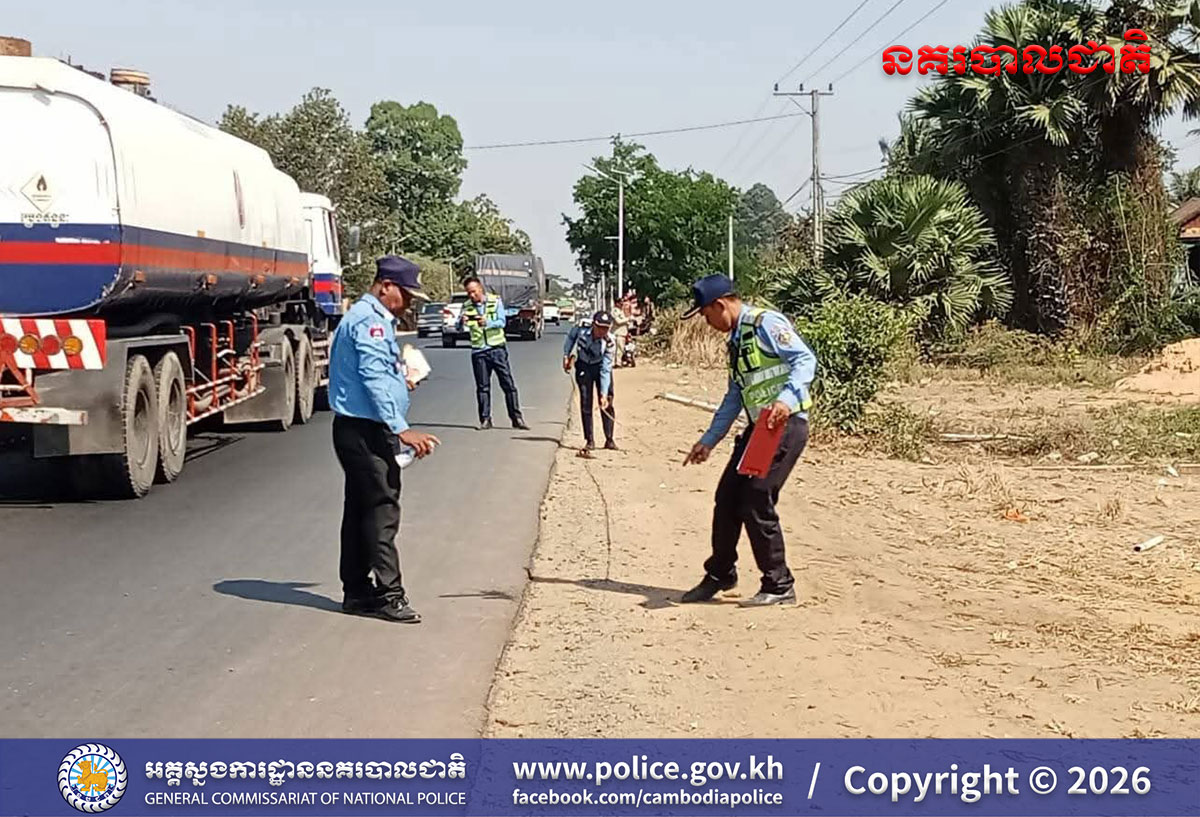 កម្លាំងនគរបាលស្រុកសន្ទុក ចុះអន្តរាគមន៍ករណីគ្រោះថ្នាក់ចរាចរណ៍ នៅស្រុកសន្ទុក