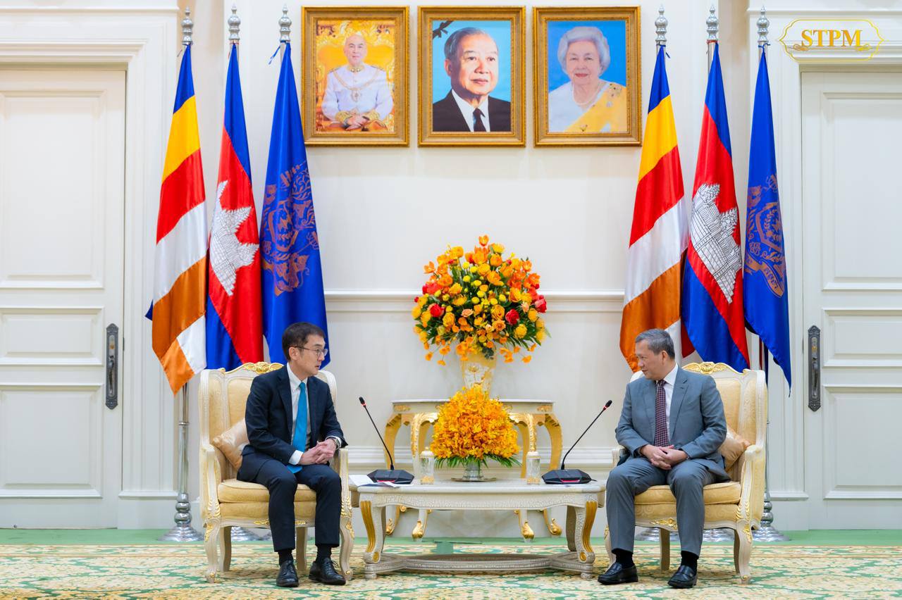 លោកសាស្ត្រាចារ្យ តេត្ស៊ូយ៉ា វ៉ាតាណាបេ (Tetsuya WATANABE) ក្នុងជំនួបជាមួយ&nbsp;សម្តេចធិបតី ហ៊ុន ម៉ាណែត នាយករដ្ឋមន្ត្រីនៃកម្ពុជា