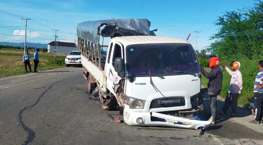 រថយន្តដឹកកម្មករ-កម្មការិនី ជួបគ្រោះថ្នាក់ចរាចរណ៍ ក្នុងខេត្តកំពង់ស្ពឺនាពេលកន្លងមក។