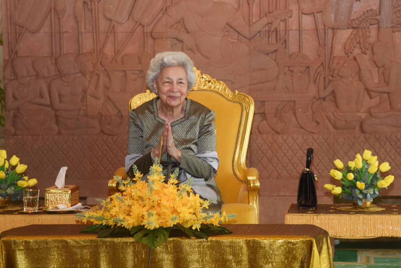 សម្ដេចព្រះមហាក្សត្រី នរោត្ដម មុនិនាថ សីហនុ ព្រះវររាជមាតាជាតិខ្មែរ