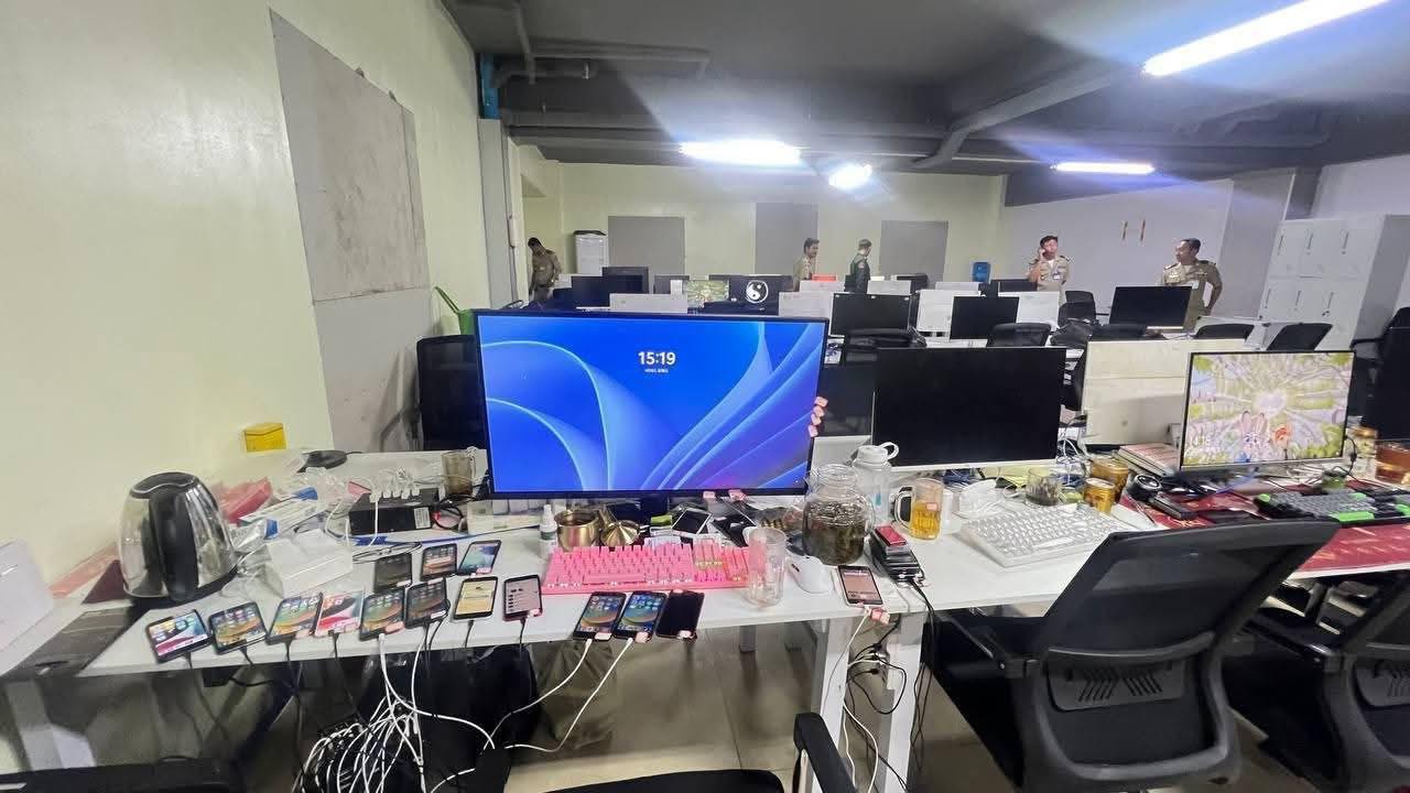 វត្ថុតាងពាក់ព័ន្ធបទល្មើសឆបោកតាមប្រព័ន្ធបច្ចេកវិទ្យា ដែលត្រូវបានសមត្ថកិច្ចបង្រ្កាបបានកាលពីកន្លងទៅ