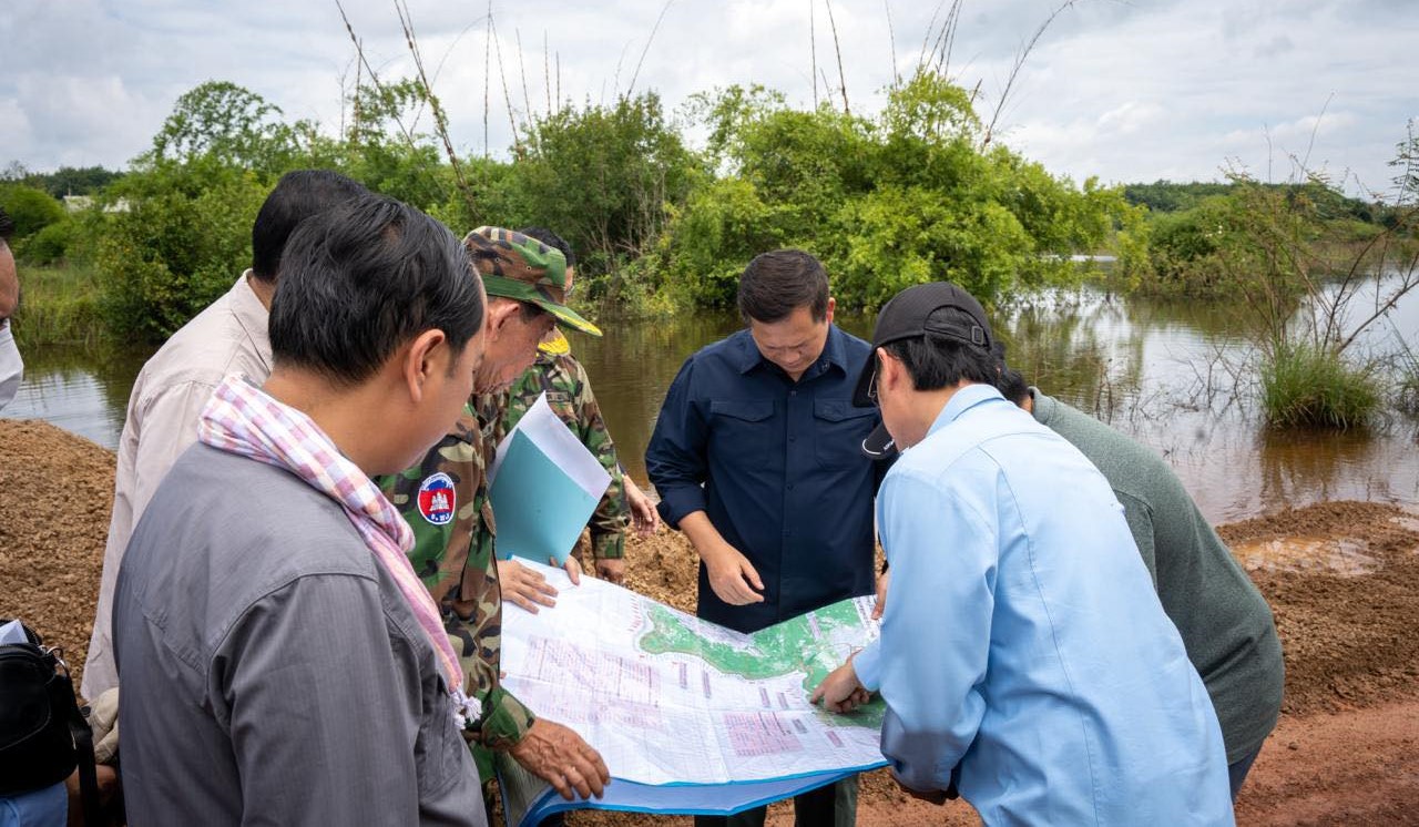 សម្តេច ហ៊ុន ម៉ាណែត ចុះពិនិត្យមើលតាមព្រំដែន កាលពីកក្កដា ឆ្នាំ២០២៤។&nbsp;